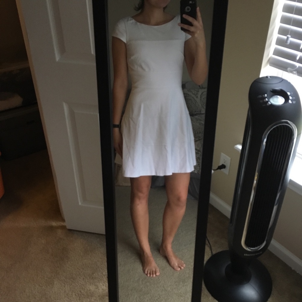 Gorgeous Banana Republic white dress